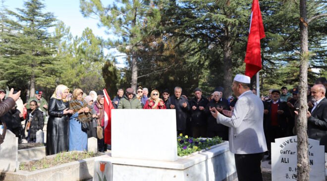 Eskişehir’de Şehitler ve Gaziler İçin Mevlid Programı: 100. Yıl Camii’nde Dualar Yükseldi