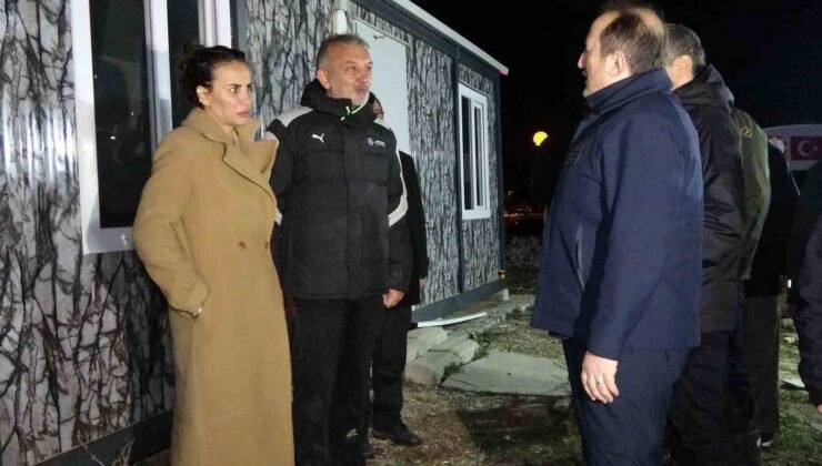 AFAD Başkanı Pehlivan: “(Uşak’taki taşkınlar) Şu an itibarıyla yaklaşık 100 araç, 150 personel görev yapıyor”