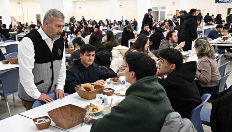 Anadolu Üniversitesi’nde ilk iftar heyecanı