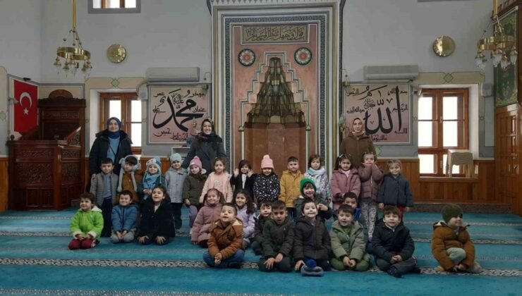 Anaokulu öğrencileri Yediler Camii’nde İslam kültürünü öğrendi