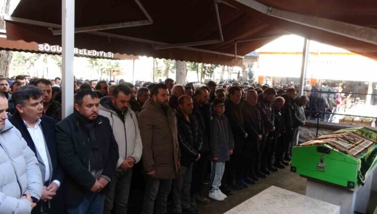 Araba almak için gittiği Antalya’da otobüs kazasında hayatını kaybeden Erdi Demirsoy toprağa verildi