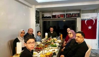 Başkan Albayrak ve ailesi, iftarda şehit evine konuk oldu