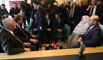 Başkan Güneş’i ziyaret eden İYİ Parti Genel Başkanı Dervişoğlu: “Paylaşımlar ve ifadeler toplumsal birliğimize zarar verdiği kadar geleceğimizde de olumsuz izler bırakıyor”