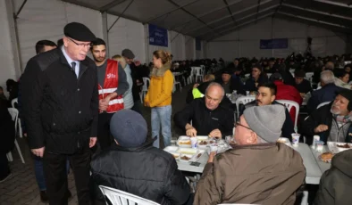 Odunpazarı’nda Ramazan’ın İlk İftarı: Kazım Kurt Büyükdere’de Vatandaşlarla Sofraya Oturdu