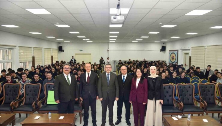 Bilecik’te akademisyenler liselilerle buluştu