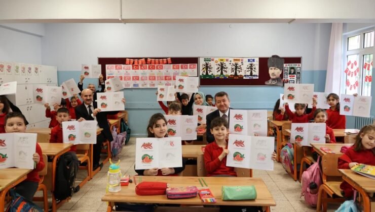 Bilecik’te ‘Bilecik’i Herkes Bilecek’ boyama kitabı öğrencilere dağıtıldı