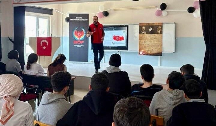 Bilecik’te öğrencilere terör ve güvenli internet eğitimi