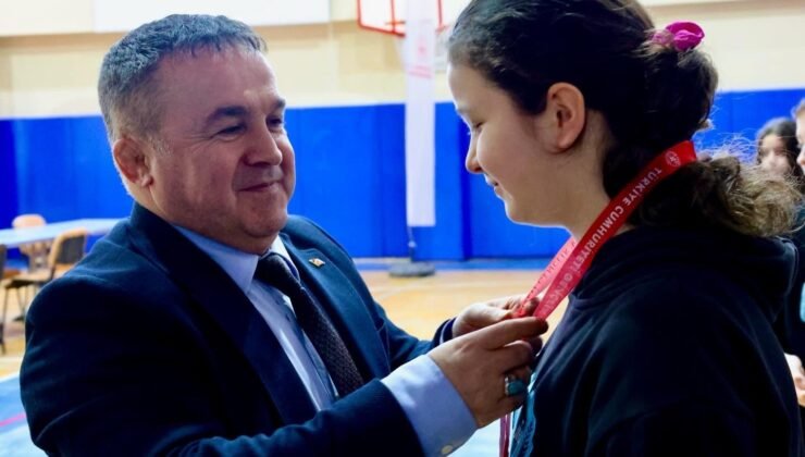 Bilecik’te satranç şampiyonlarına madalya