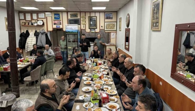 Çavdarhisar’da kaymakam, protokol üyeleri ve muhtarlar iftarda buluştu