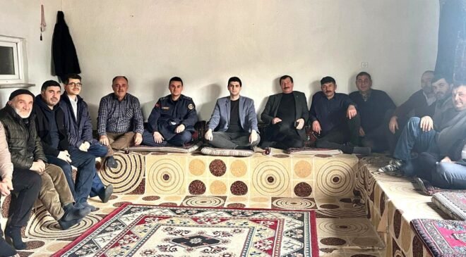 Dumlupınar Kaymakamı Alperen Teltik, köy sakinlerinin talep ve isteklerini yerinde dinledi