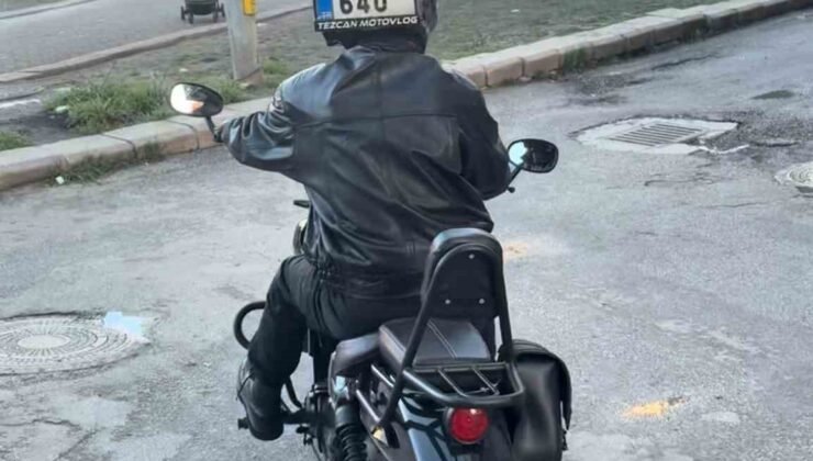 Düşen plakasını kaskına bantlayıp yoluna devam ettim