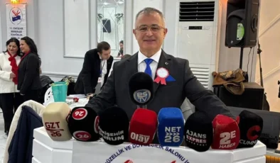 Eskişehir Berberler Odası Genel Kurulu’nda başkanlık için 3 aday yarıştı: Kazanan Fethi Özkara oldu