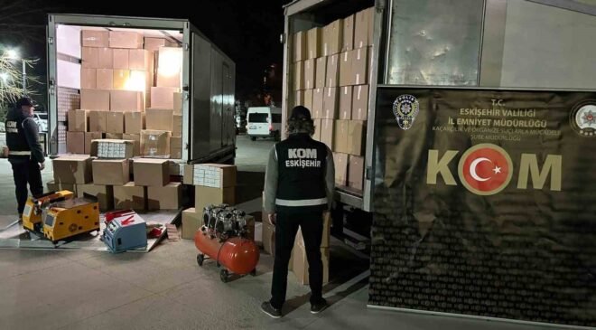 Eskişehir’de 5 milyon 800 bin makaron ve kilolarca kaçak tütün ele geçirildi