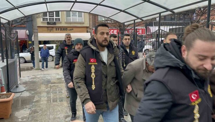 Eskişehir’de gazeteciye saldırı olayıyla alakalı yakalanan 7 şüpheli adliyeye sevk edildi