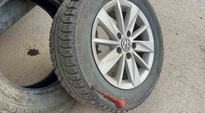 Eskişehir’de park halindeki 2 aracın lastikleri bıçakla patlatıldı