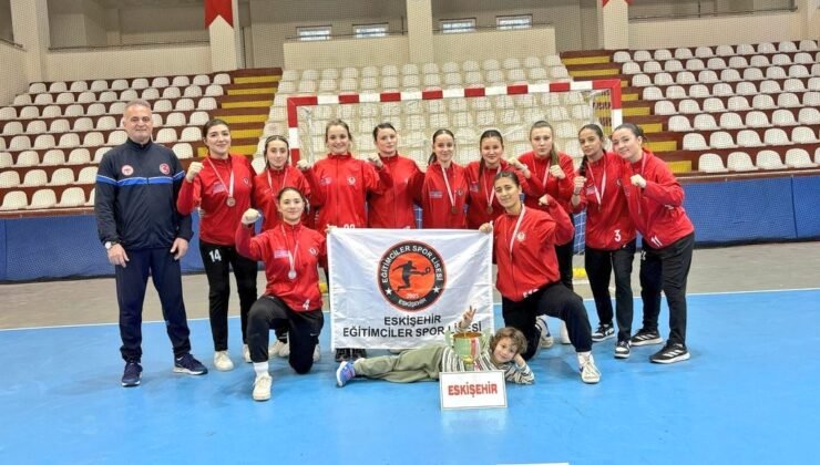 Eskişehir’deki liseden Hentbol Gençler Türkiye Şampiyonası’nda önemli başarı