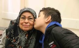 Evden uzak 2 yıllık lösemi tedavisinde torununun yanından ayrılmayan anneanne mutlu sona ulaştı