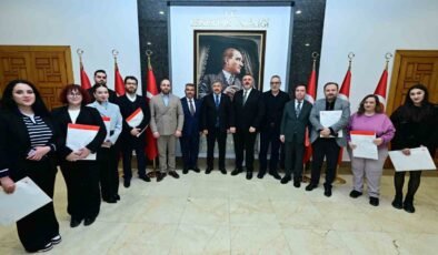 Gazeteciler basın kartlarını Vali Yılmaz’dan aldı