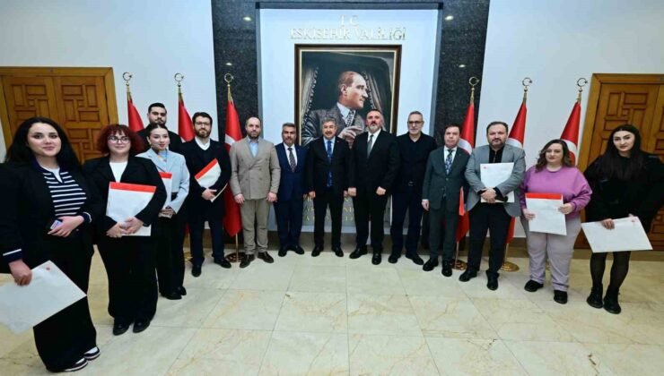 Gazeteciler basın kartlarını Vali Yılmaz’dan aldı