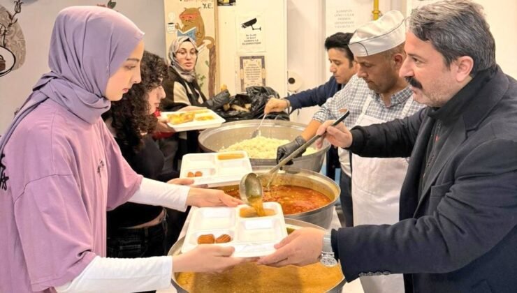 Gençlik merkezlerinde iftar programı düzenlendi