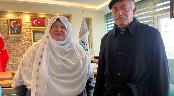 Giyim tarzı nedeniyle hedef alınan Belediye Başkanı Akgün’e öğretmeninden destek