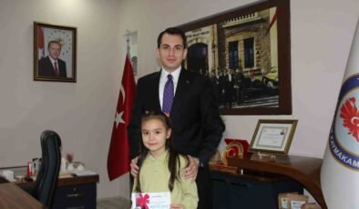Hisarcık Kaymakamı Erkan Atam’dan il birincisi öğrencilere ödül