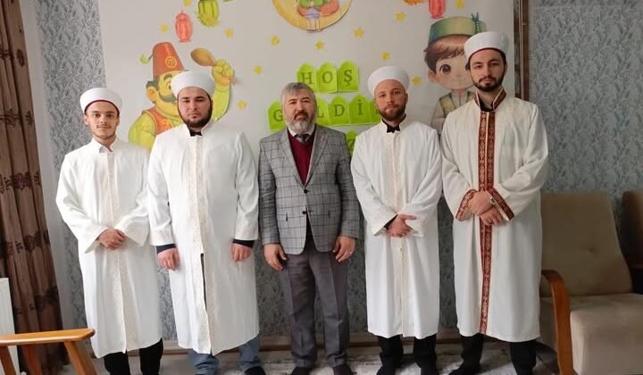 Hisarcık’ta 4 yeni din görevlisine cübbe ve sarık giydirildi