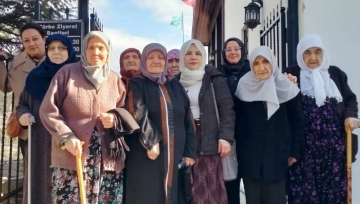 Huzurevi sakinleri Şeyh Edebali Türbesinde