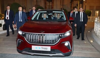 Cumhurbaşkanı Erdoğan, Mısır Cumhurbaşkanı Sisi’ye Togg hediye etti