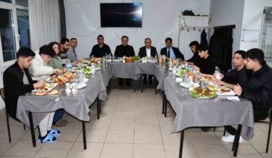 İl Milli Eğitim Müdürü Aydın, öğrencilerle iftar yaptı