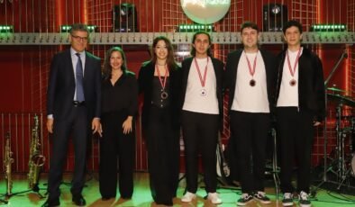 İletişim Bilimleri Fakültesi öğrencileri dereceyle döndü