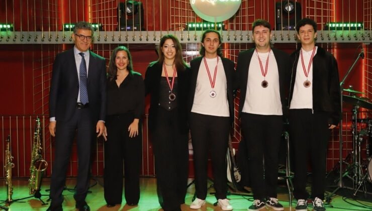 İletişim Bilimleri Fakültesi öğrencileri dereceyle döndü