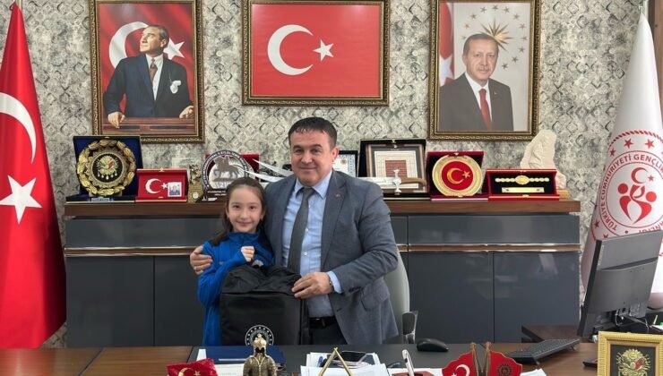 İşitme Engelliler Şampiyonası’nda derece yapan Bilecikli sporcuya İl Müdürü Demir’den tebrik