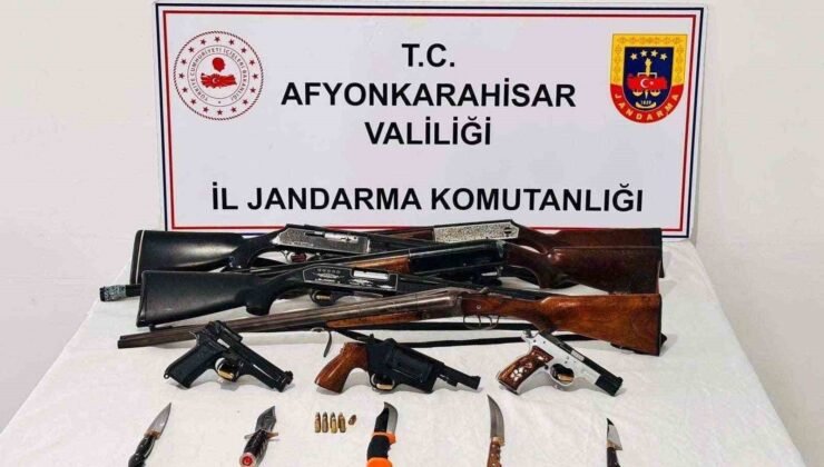 Jandarmadan ruhsatsız silah operasyonu: 8 gözaltı