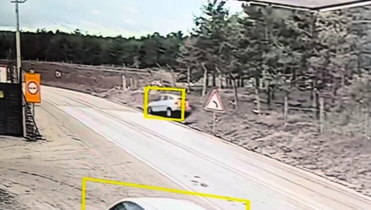 Kaygan yolda takla atan araçtaki 2 kişi yaralandı