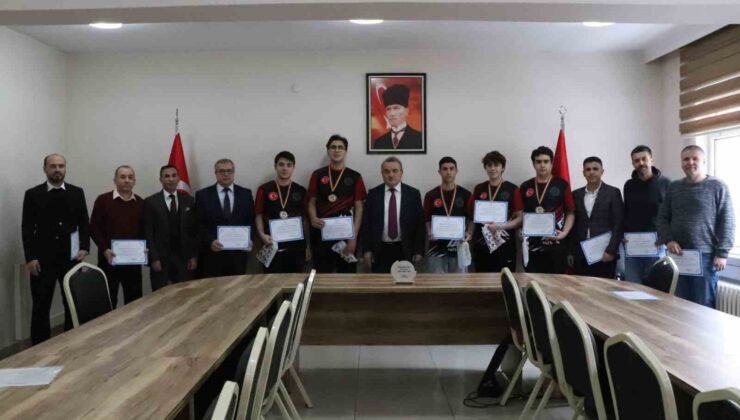 Kaymakam Öztürk: “Gençlerimizin her alanda yanında olmaya ve onları desteklemeye devam edeceğiz”