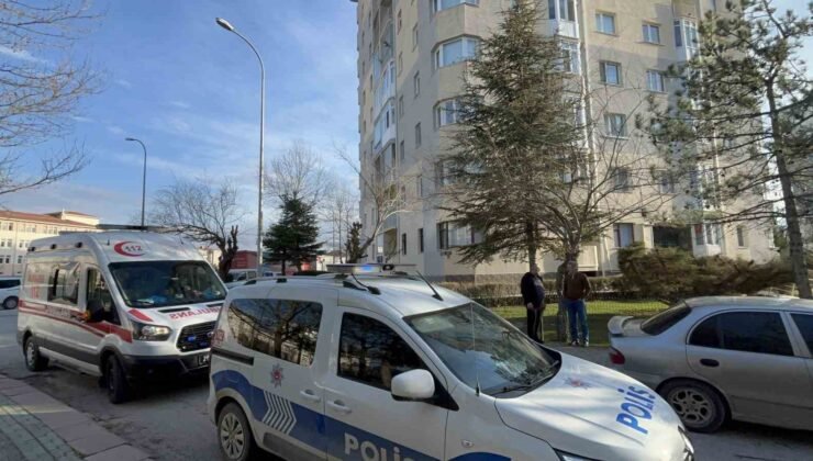 Komşular arasındaki bıçaklı kavga kanlı bitti: 4 yaralı