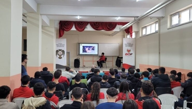 Kütahya’da “Gençlik ve Güvenli Gelecek” projesi kapsamında öğrencilere bilgilendirme yapıldı