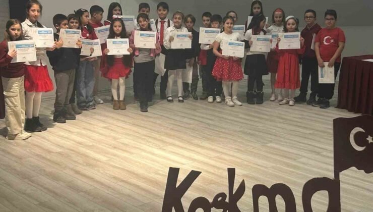 Kütahya’da ilkokul öğrencilerine yönelik “İstiklâl Marşı’nı Ezberden Okuma Yarışması” düzenlendi