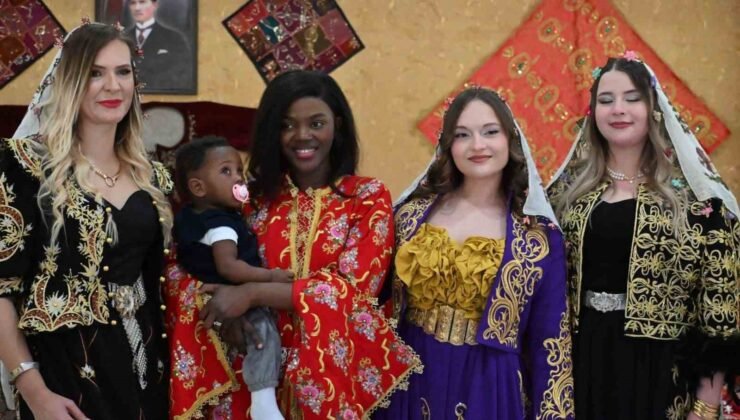 Kütahya’da şalvar etkinliğinde Kongolu Michelle ilgi odağı oldu