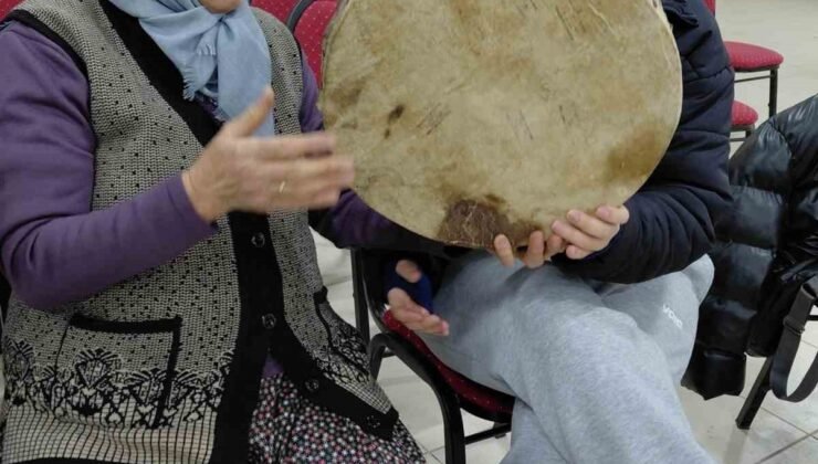 Pazarlar’da halk oyunları kursunda seslendirilen yöresel ezgiler