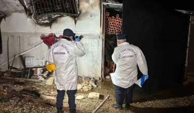 Prefabrik evde çıkan yangında karı-koca hayatını kaybetti