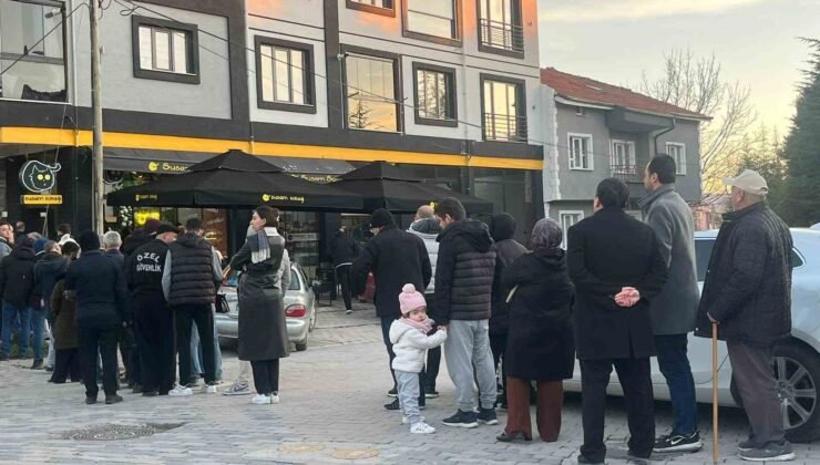 Ramazan pidesi kuyrukları uzuyor