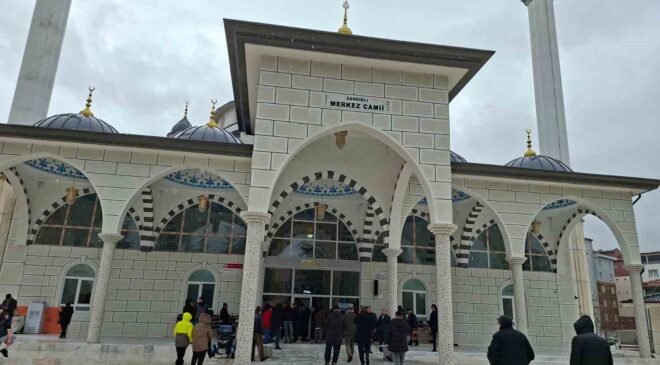 Sandıklı Merkez Cami ibadete açıldı