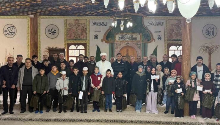 Şaphane’de “Camiyi Seviyoruz, Namazla Buluşuyoruz” programında öğrencilere ödül
