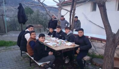 Sarıcakaya Müftüsü Altunbaş, Mayıslar Mahallesi’nde iftar sofrasına konuk oldu