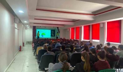 Seyitgazi’de öğrencilere trafik eğitimi verildi