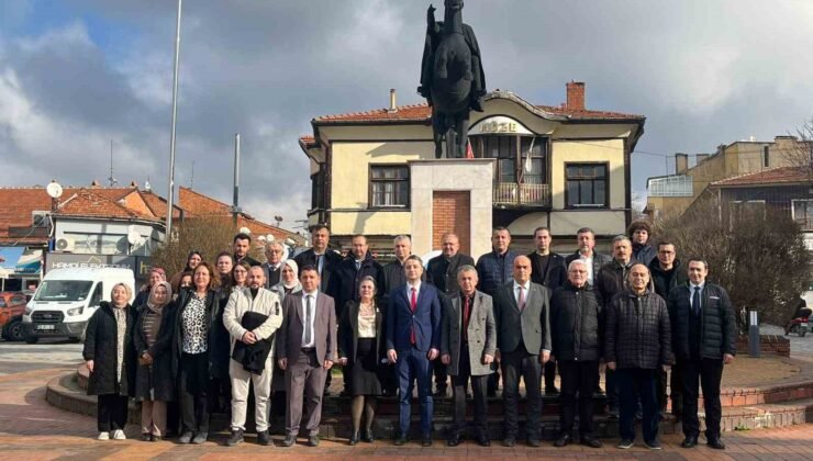 Tavşanlı’da vergi haftası kutlamaları çelenk sunumu ile başladı