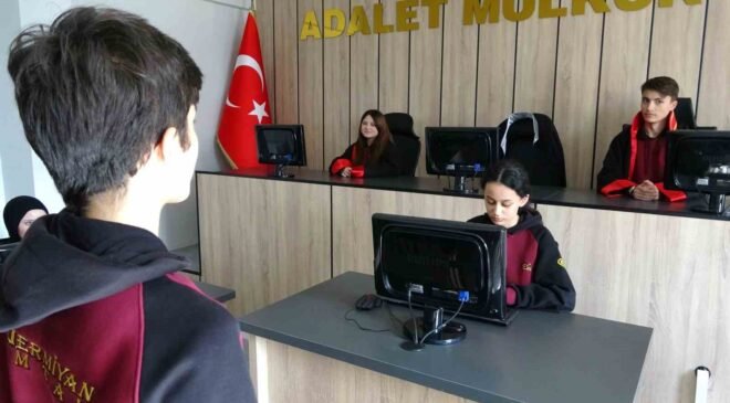 Temsili duruşma salonunda meslek öğreniyorlar