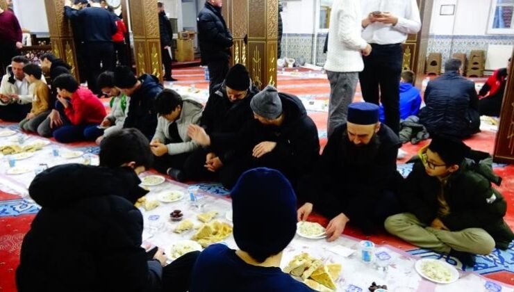 Ümmet iftarında gönüller bir oldu